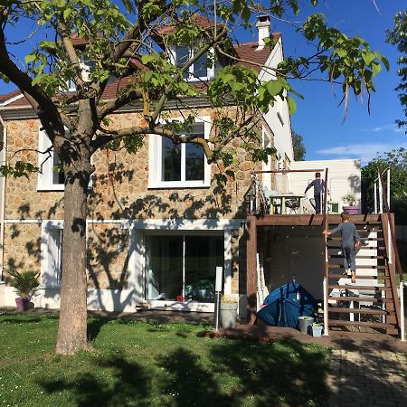Studio Au Calme Dans Jardin A 30Min De Paris Avec Nouvelle Literie Chatou Exterior photo