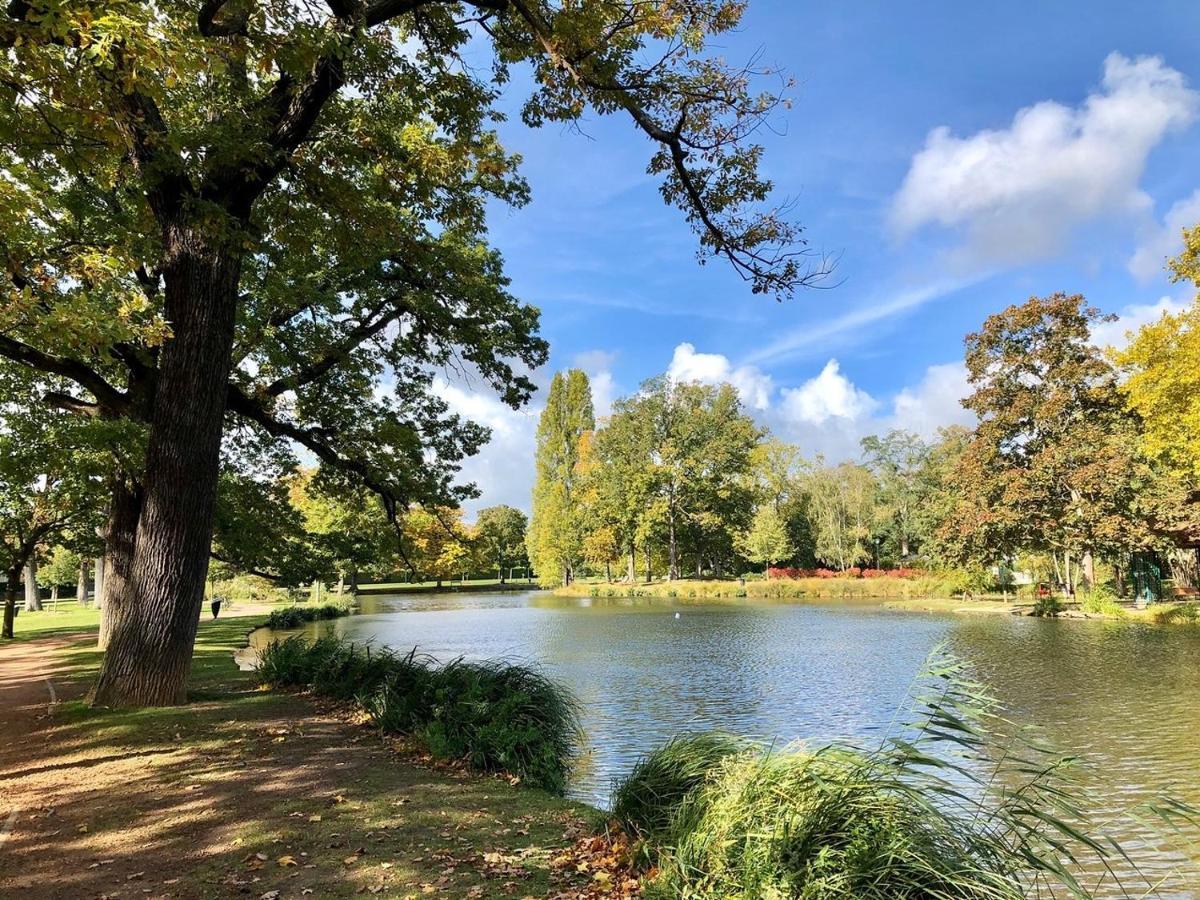 Studio Au Calme Dans Jardin A 30Min De Paris Avec Nouvelle Literie Chatou Exterior photo