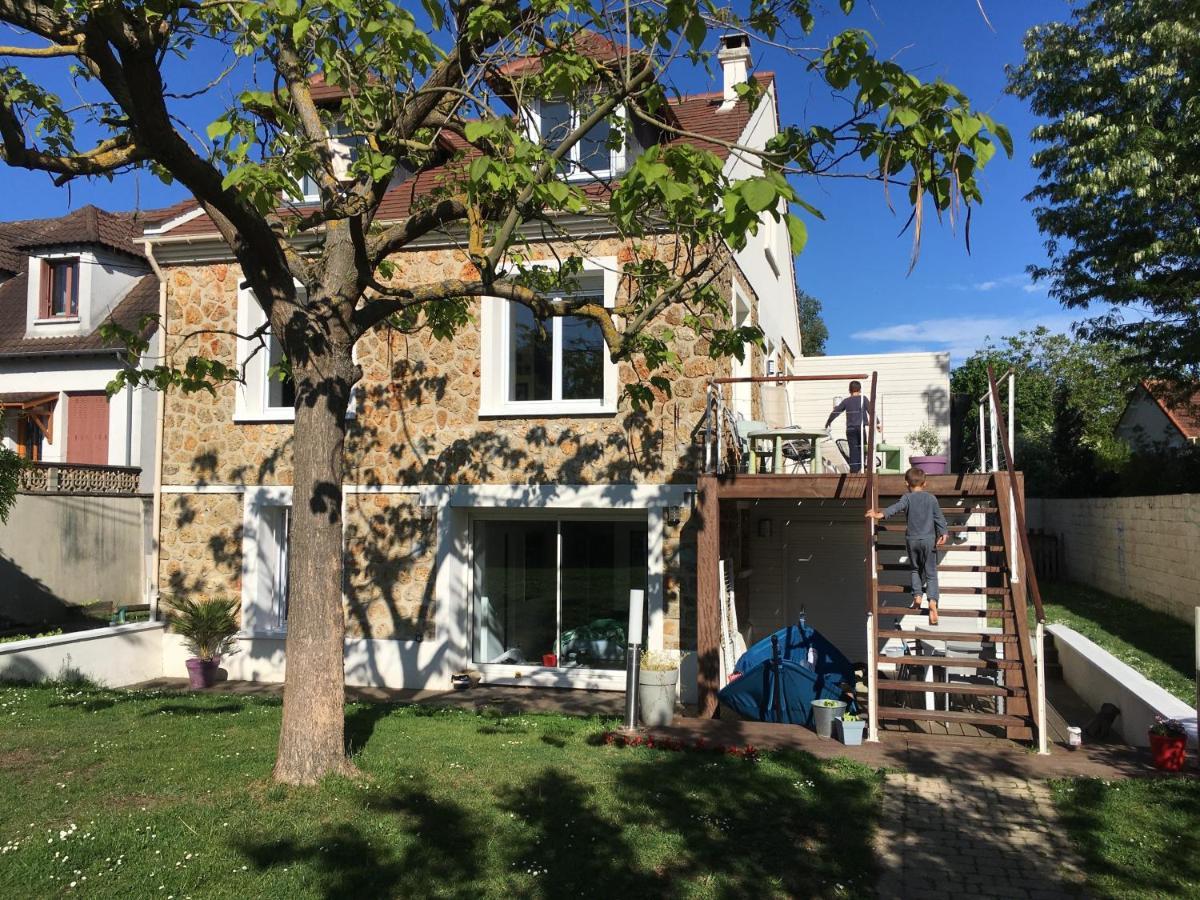 Studio Au Calme Dans Jardin A 30Min De Paris Avec Nouvelle Literie Chatou Exterior photo